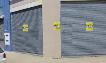 Imagem 2: Loja Ampla com Vitrines e Mezanino