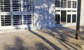 Imagem 2: Ampla loja próximo ao Bourbon e SINOSCAR! 180 m2, plana, 2 banheiros, acesso para veiculos