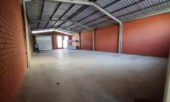 Imagem: 644 m2, 4 banheiros, todo reformado a 800