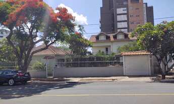 Imagem: Linda Área com Amplo Sobrado Em Uma Das