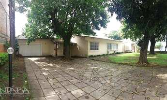 Imagem: Amplo terreno com casa de 170 m2 construídos