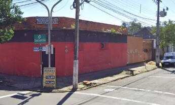 Imagem: Prédio com amplo estacionamento fechado