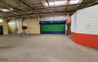 Imagem 7: Amplo prédio com estacionamento, 2 camâras frias, transformador, 3 frentes!