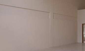 Imagem: Lojas Amplas Com Pé Direito Duplo Junto