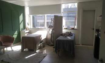 Imagem 4: ALUGUE COM EXCLUSIVIDADE NA CATYA VARELA IMOVEIS: SALA COMERCIAL SEMI MOB. A 100m DO FORU