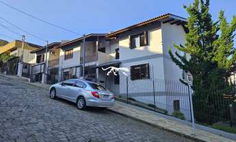 Imagem: SOBRADO DE ESQUINA E COMPÁTIO NO BAIRRO