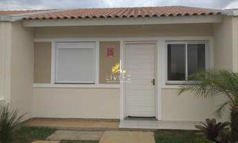 Imagem: Casa de 2 Dormitórios com Vaga de Garagem