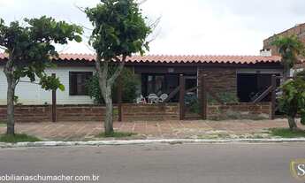 Imagem: Casa Residencial com 3 Dormitorio(s) localizado(a)