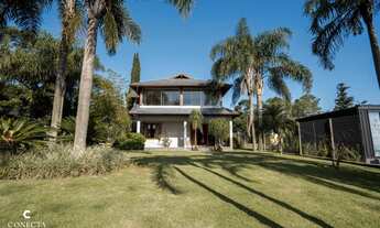 Imagem: Casa de alto padrão à venda no bairro