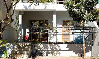 Imagem: Casa com excelente pátio, árvores frutàferas