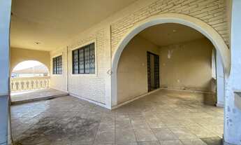 Imagem 3: Ampla Casa Comercial para locação na Av. das Flores com Espço para Estacionamento