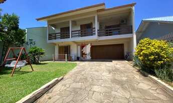 Imagem: AMPLA CASA COM 4 QUARTOS, 2 VAGAS PARA VEÍCULOS