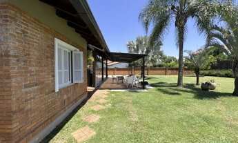 Imagem: Casa plana em amplo terreno