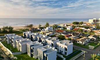 Imagem 3: Excelente sobrado com 112,72 metros quadros há uma quadra da praia