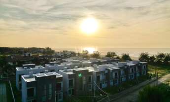 Imagem 6: Excelente sobrado com 112,72 metros quadros há uma quadra da praia