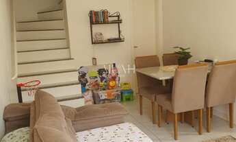 Imagem: Sobrado em condomínio com churrasqueira