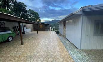Imagem 2: Amplo terreno com 2 casas em região alta