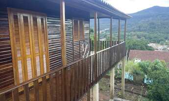 Imagem 5: Amplo terreno com 2 casas em região alta