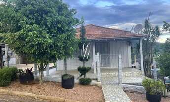 Imagem: Amplo terreno com 2 casas em região alta