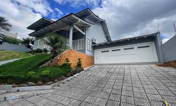 Imagem 2: Casa de alto padrão com 4 dormitórios sendo 3 suítes no bairro Centro em Sapiranga