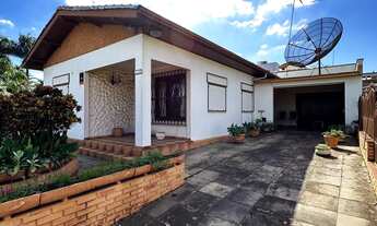 Imagem: Casa com 3 dormitórios e 1 suíte no Bairro
