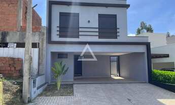 Imagem: Casa de Condomínio com 3 suítes, amplo