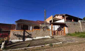 Imagem: CASA SEMIMOBILIADA COM 3 DORMITÓRIOS NO