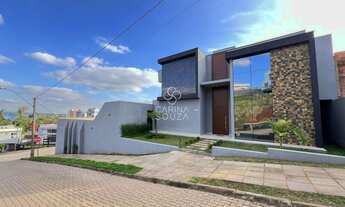 Imagem: Casa de alto padrão, em Campo Bom no Bairro