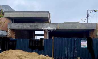 Imagem: Casa de alto padrão em construção no