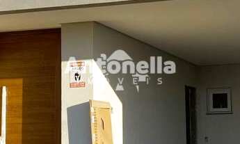 Imagem: Casa de alto padrão à venda no bairro