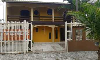 Imagem: Sobrado na quadra do mar