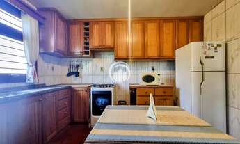 Imagem 2: Casa de 2 pavimentos com amplo terreno