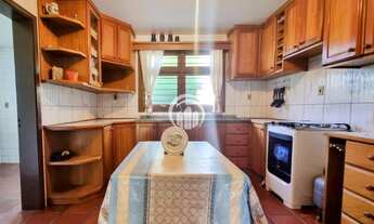 Imagem 3: Casa de 2 pavimentos com amplo terreno