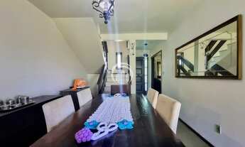 Imagem: Casa de 2 pavimentos com amplo terreno