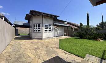 Imagem: Casa Residencial com 3 Dormitorio(s) localizado(a)