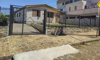 Imagem 2: CASA COM PÁTIO AMPLO NO BAIRRO MARTINI!