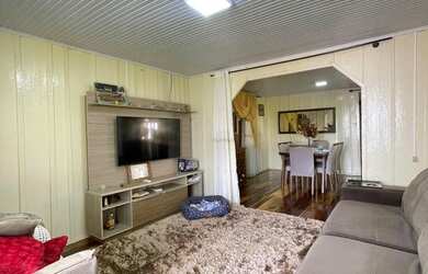 Imagem 4: Casa à venda no Centro dispondo de 4 dormitórios