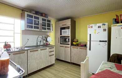 Imagem 6: Casa à venda no Centro dispondo de 4 dormitórios