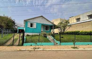 Imagem 2: Casa à venda no Centro dispondo de 4 dormitórios