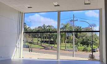 Imagem 3: Aluguel de Imóvel Comercial no Centro de Não-Me-Toque - VITRINE COM VIDRO E AMPLO ESTACION