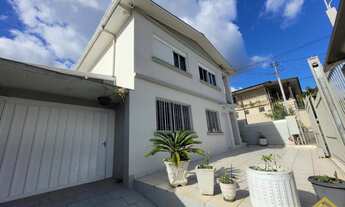 Imagem: Casa com 2 moradias mais uma casa individual