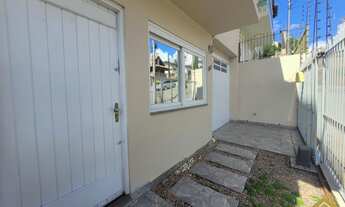 Imagem 2: Sobrado com entrada individual e 3 dormitórios!