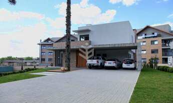 Imagem: Casa Araucárias no Centro de Canela, dentro