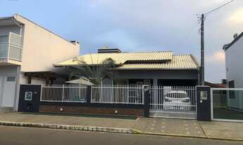 Imagem: Casa com piscina