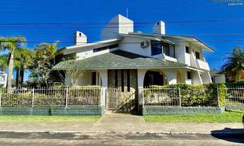 Imagem: Sobrado de esquina em bairro nobre de Capão