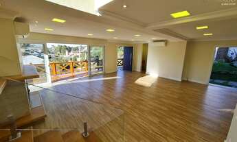 Imagem 4: Linda casa Saint Moritz de 324m2 com 4 suítes incluindo master com hidromassagem