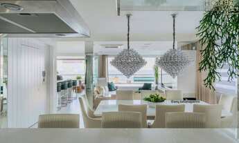 Imagem: Apartamento de Luxo Decorado com Piscina