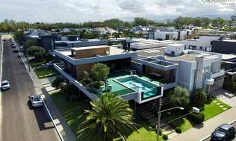 Imagem: Sobrado de Esquina 4 Dormitórios com piscina