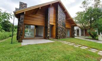 Imagem: Bela Casa à Venda em Gramado - Brasil