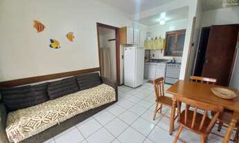 Imagem 2: Amplo apartamento de 1 dormitório - Centro de Capão da Canoa - sacada com churrasqueira